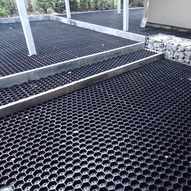 Easygravel®3XL splitplaat zwart  toegepast