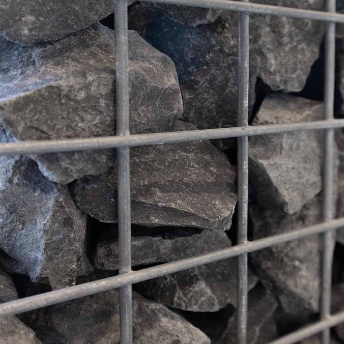 Basalt breuksteen 50 - 80mm (5 - 8cm) aangelegd in korf