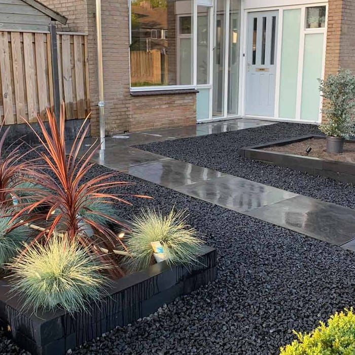 Basalt split 16 - 32mm aangelegd