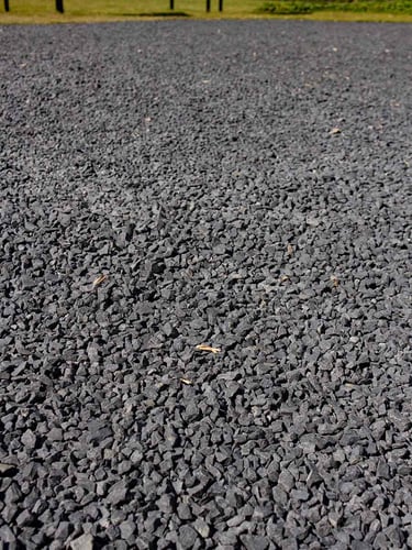 Basalt split 16 - 32mm aangelegd