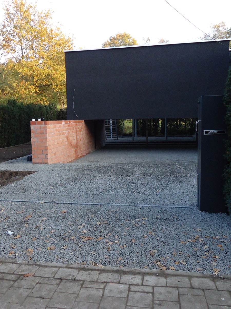 Easygravel 3XL grindmatten zwart aangelegd met Basalt split