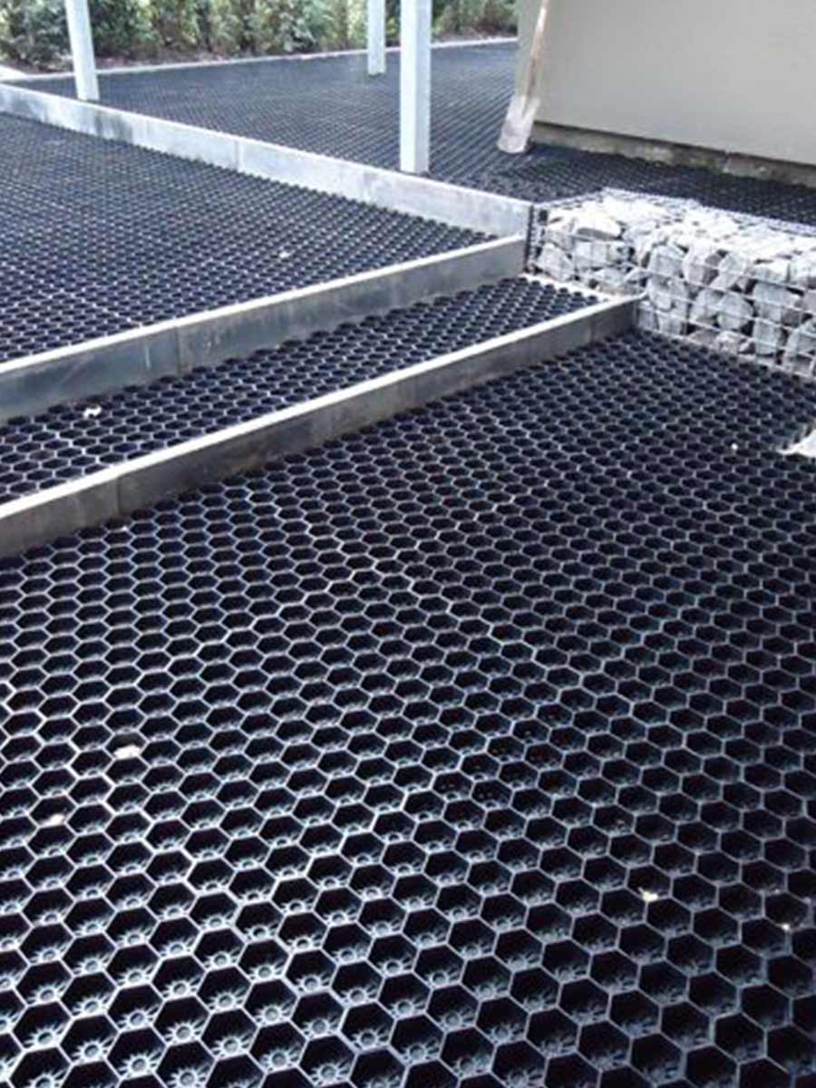 Easygravel 3XL grindmatten zwart aangelegd