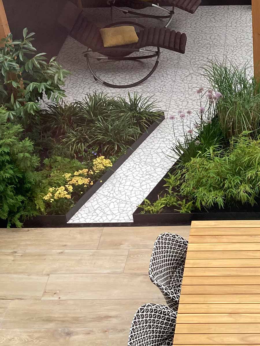 Multi-Edge ECO Recht 2m, zwart 20cm aangelegd