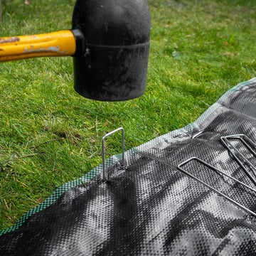 Grondpennen U-vorm verzinkt 25,5cm x 4cm x 3mm en 38cm x 8cm x 4mm