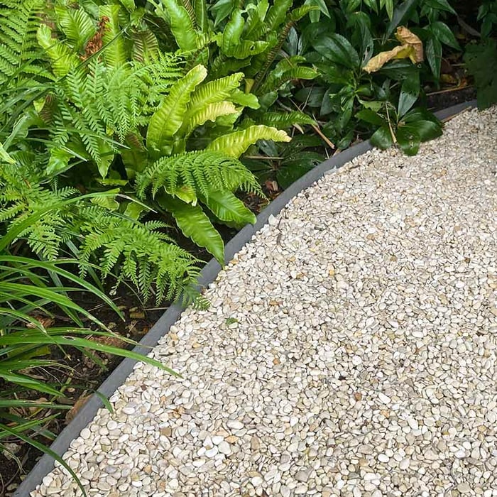 Multi-Edge ECO borderrol 10m lengte, 10cm hoogte, kleur grijs aangelegd Multi-Edge ECO borderrol 10m lengte, 10cm hoogte, kleur grijs aangelegd