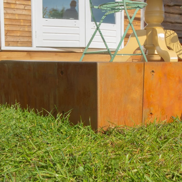 Multi-Edge METAL Hoekstuk Corten staal aangelegd