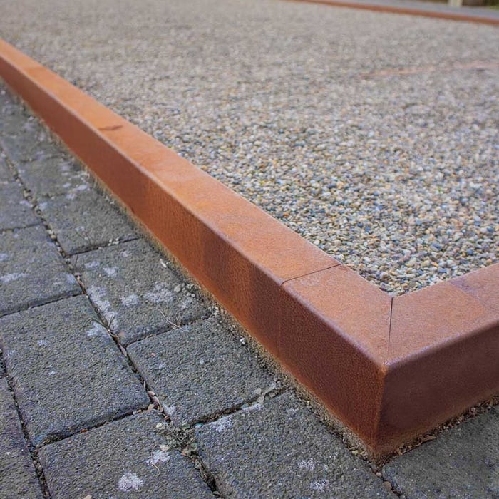 Multi-Edge PROFILE Corten staal u-profiel voor opsluitbanden aangelegd